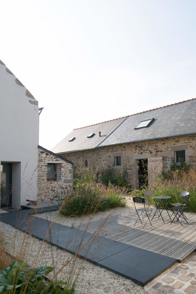 Patio à la ferme, rénovation de jardin en bretagne